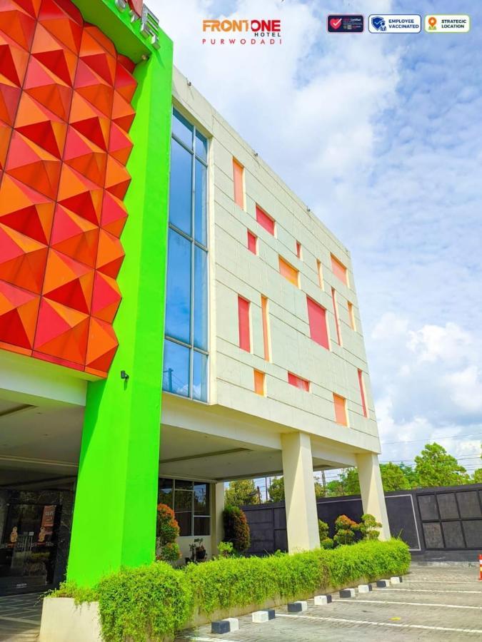 Front One Hotel Purwodadi Purwodadi  Екстериор снимка