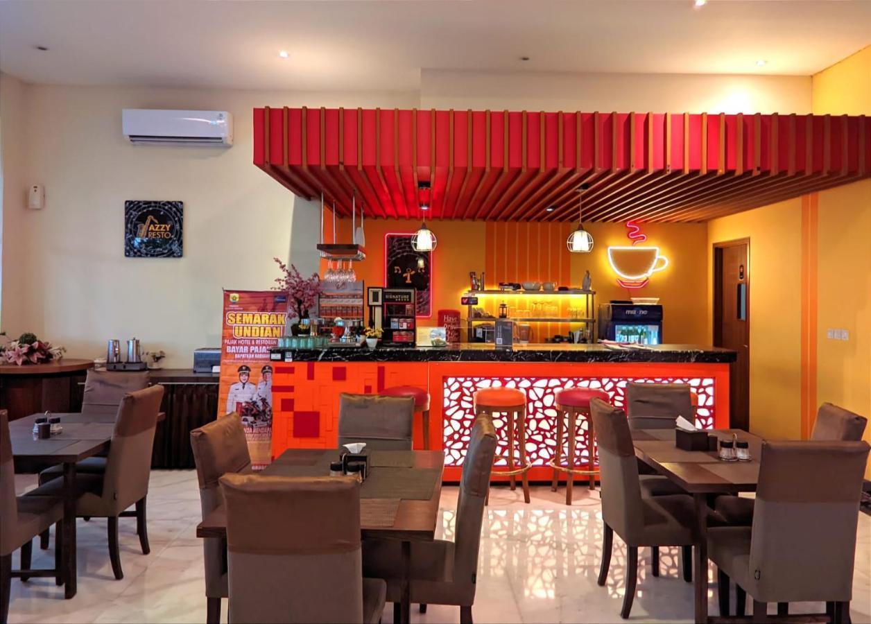 Front One Hotel Purwodadi Purwodadi  Екстериор снимка