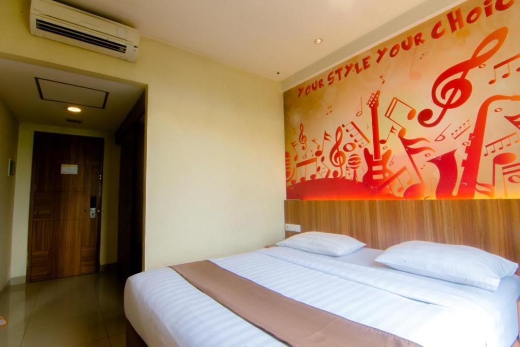 Front One Hotel Purwodadi Purwodadi  Екстериор снимка