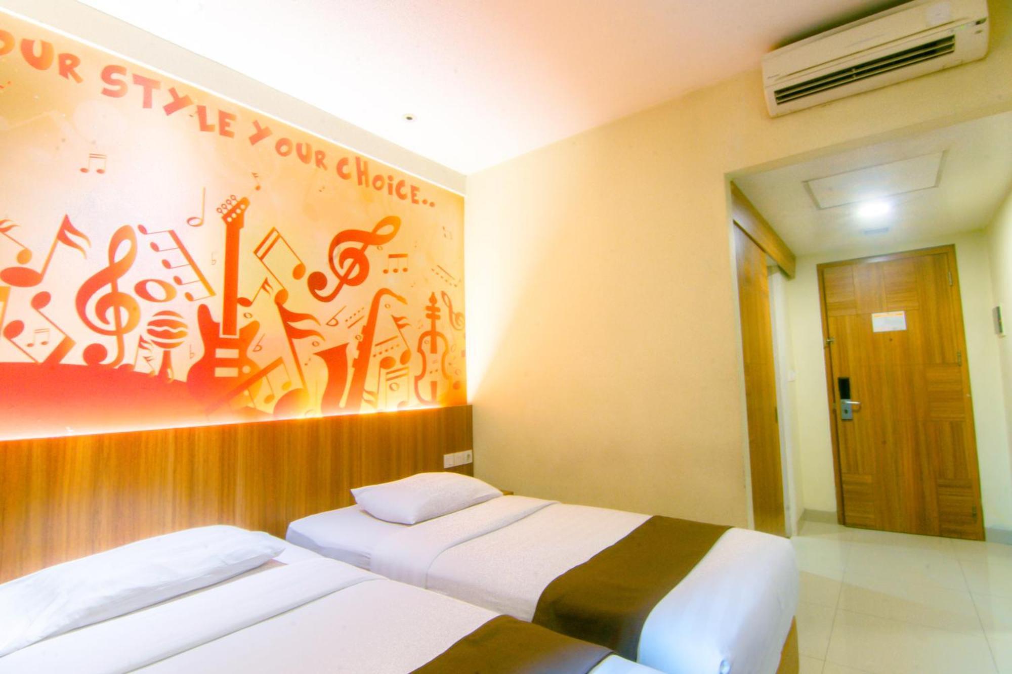 Front One Hotel Purwodadi Purwodadi  Екстериор снимка