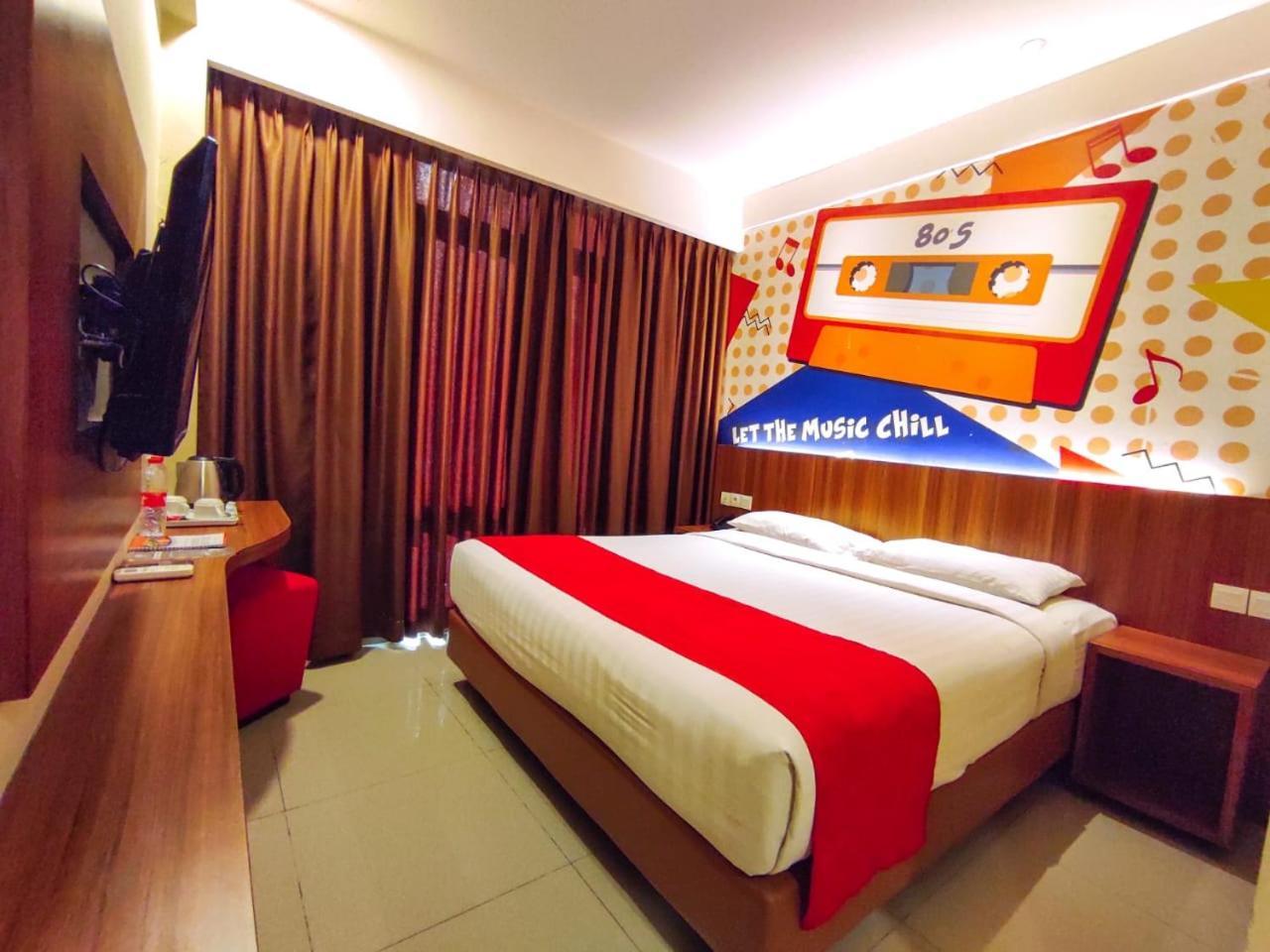 Front One Hotel Purwodadi Purwodadi  Екстериор снимка