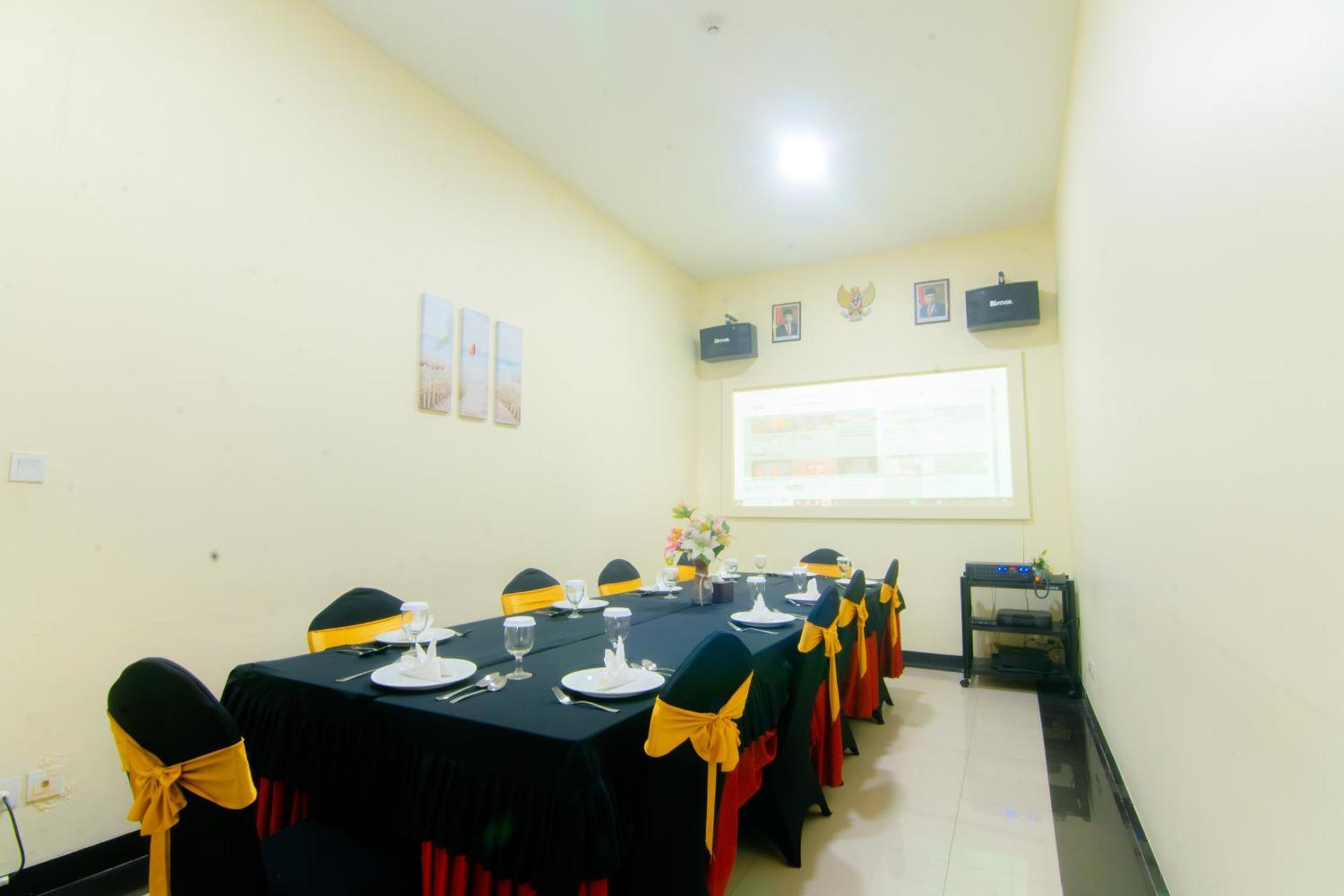 Front One Hotel Purwodadi Purwodadi  Екстериор снимка