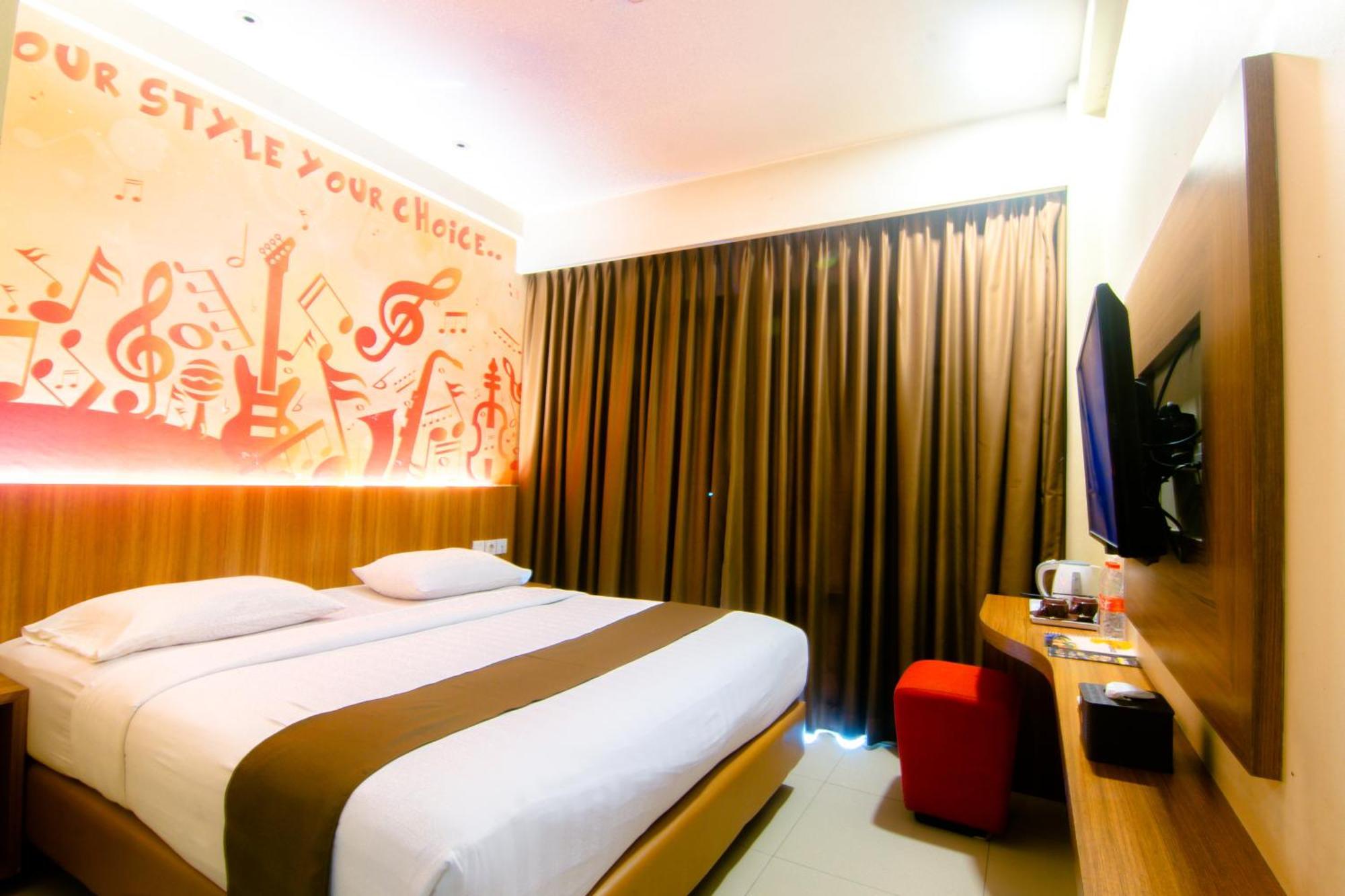 Front One Hotel Purwodadi Purwodadi  Екстериор снимка