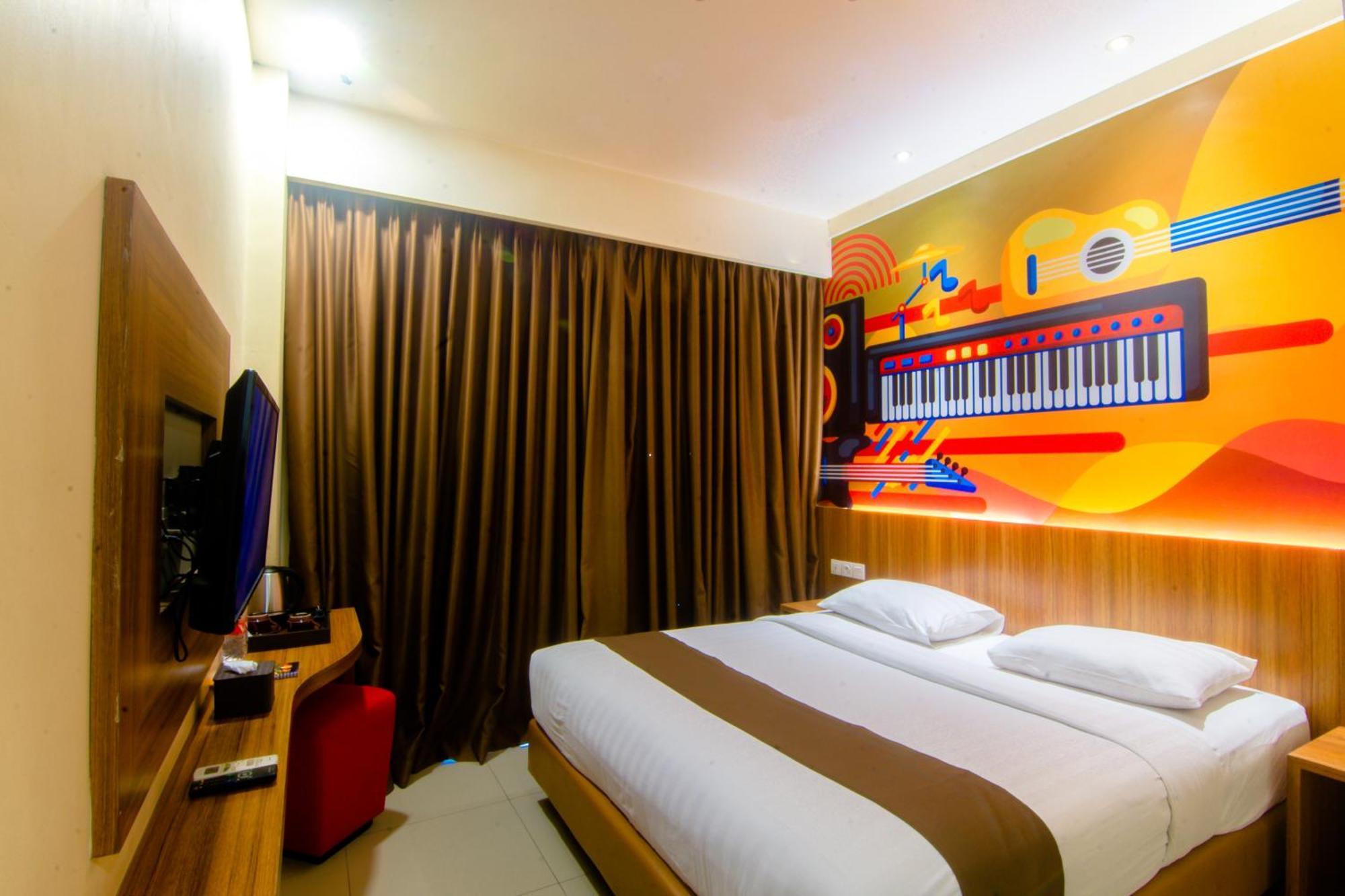 Front One Hotel Purwodadi Purwodadi  Екстериор снимка
