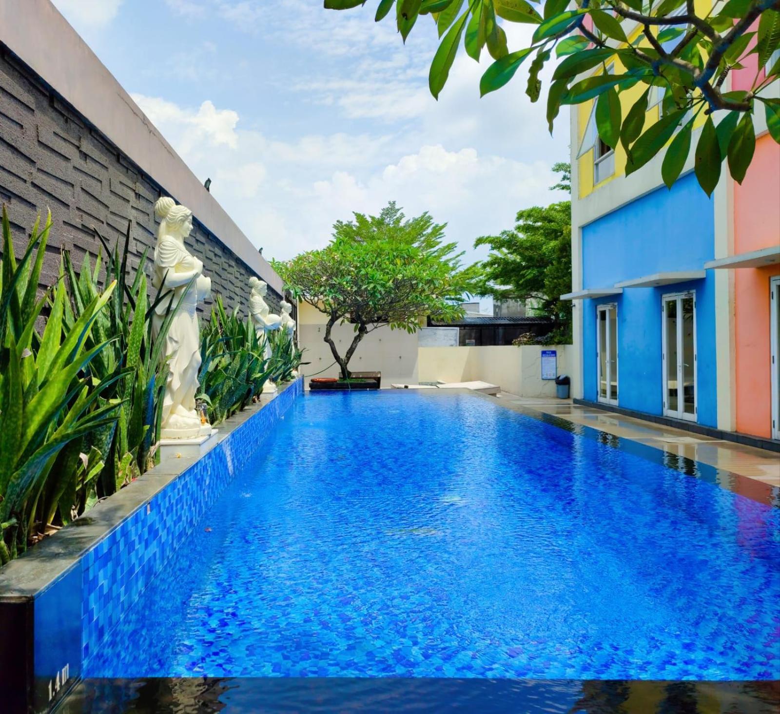 Front One Hotel Purwodadi Purwodadi  Екстериор снимка